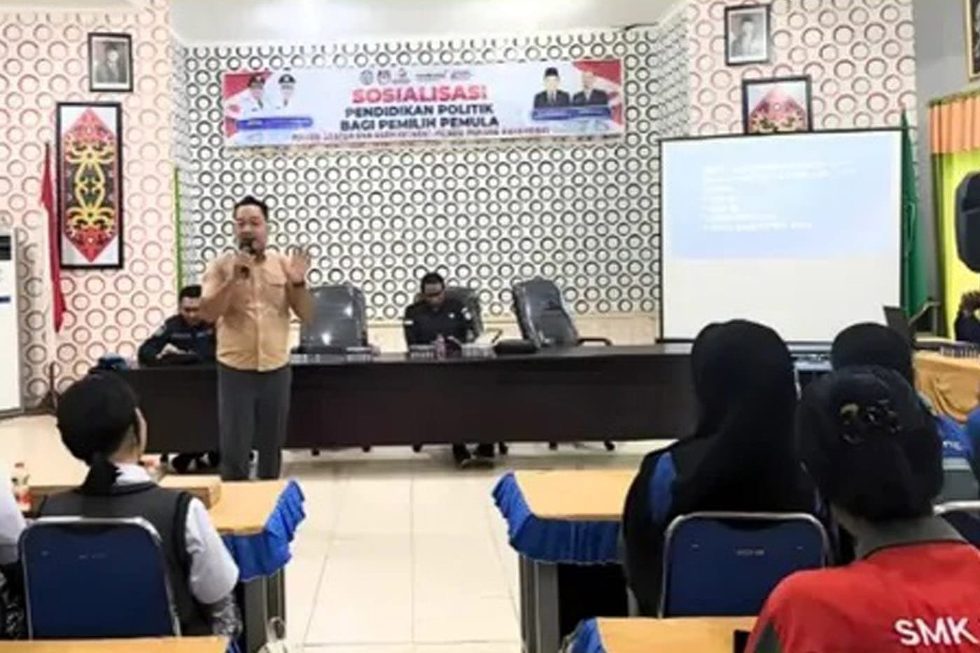 Tingkatkan Partisipasi Pemilih Pemula, Kesbangpol Gelar Sosialisasi Pendidikan Politik