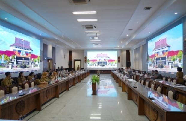 Assisten Adum Kalteng Ikuti Pansus DPRD Kalteng Bahas Raperda Penanaman Modal dan PTSP, Dorong Investasi Berkualitas