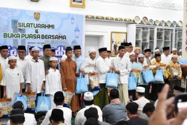 Buka Puasa Bersama di Istana Isen Mulang, Gubernur Ajak Perkuat Silaturahmi dan Kawal KHBS