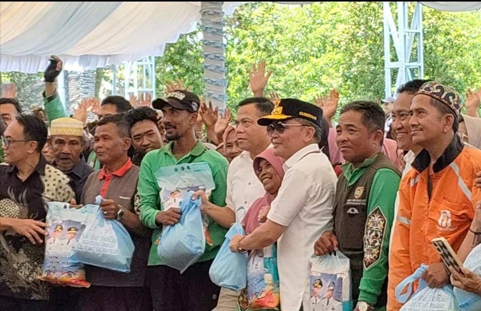 Gubernur Kalteng Salurkan Banpres Kepada Ojol dan Petugas Pelayanan Sosial