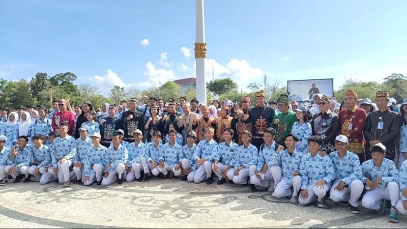 Wamendikdasmen RI Pimpin Upacara Peringatan Hardiknas Tingkat Provinsi Kalteng 2026