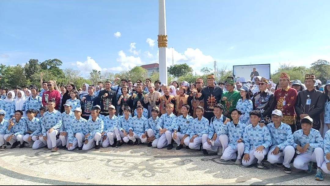 Wamendikdasmen RI Pimpin Upacara Peringatan Hardiknas Tingkat Provinsi Kalteng 2026