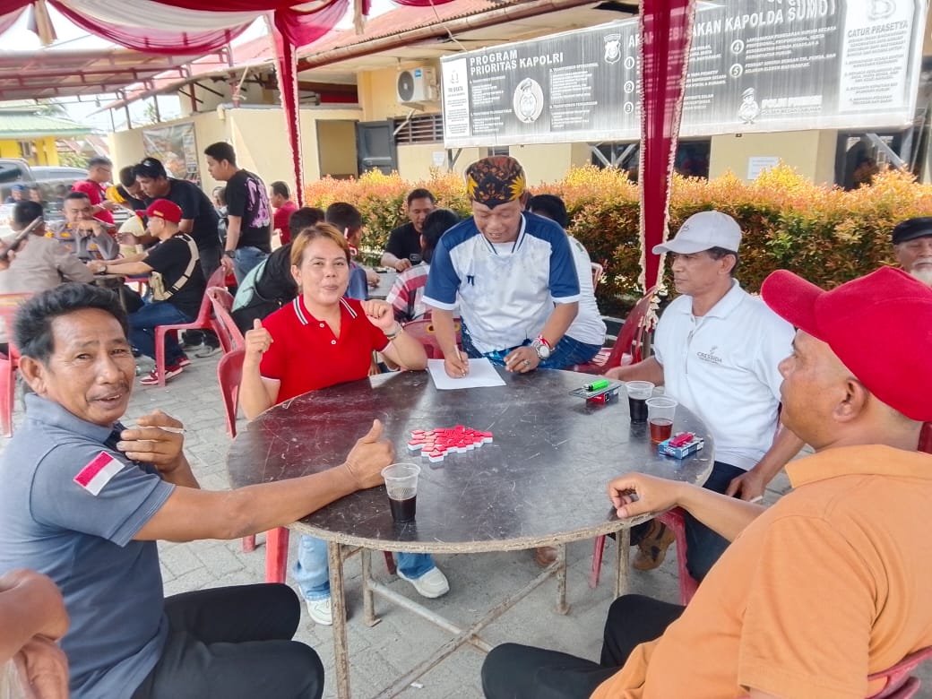 Semarak HUT RI ke-81, Jurnalis Medan Utara Gelar Lomba Domino Ceria di Polsek Medan Labuhan